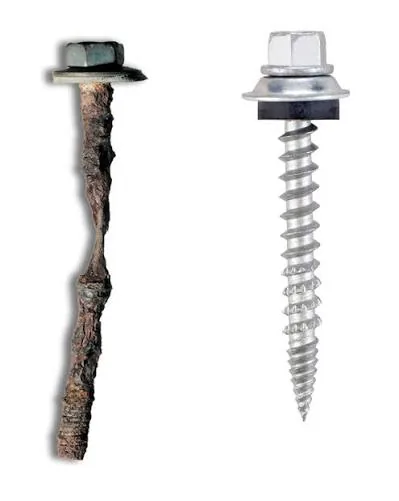 Comparación entre un fijador de acero común corroído por el aire salino y un tornillo de acero inoxidable de grado marino intacto.